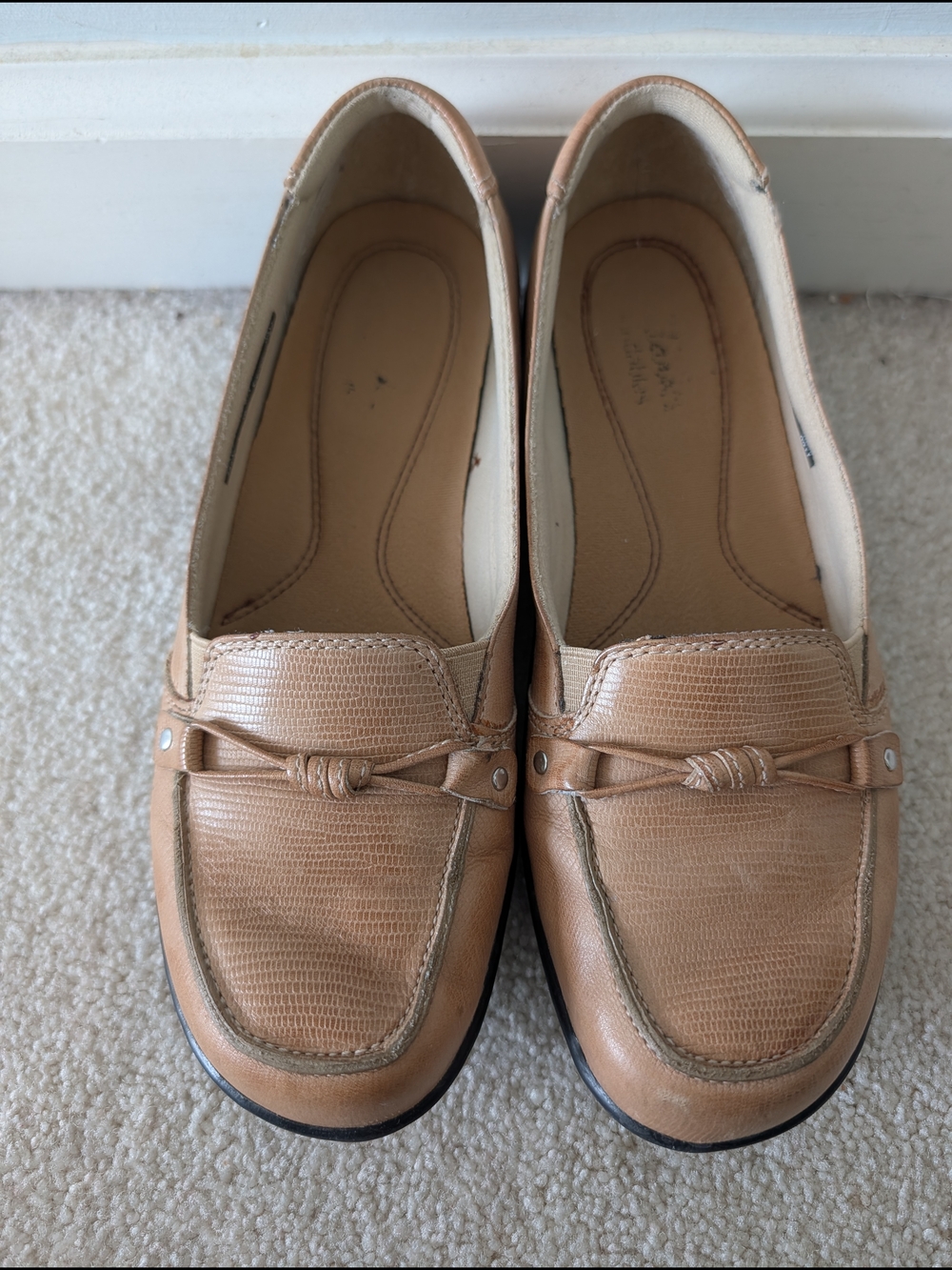 Clarka Tan Leather Slip-On Loafers for Women Size 6